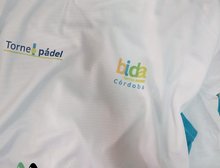 55 camisetas técnicas para torno de pádel para la empresa Bidafarma de Córdoba.