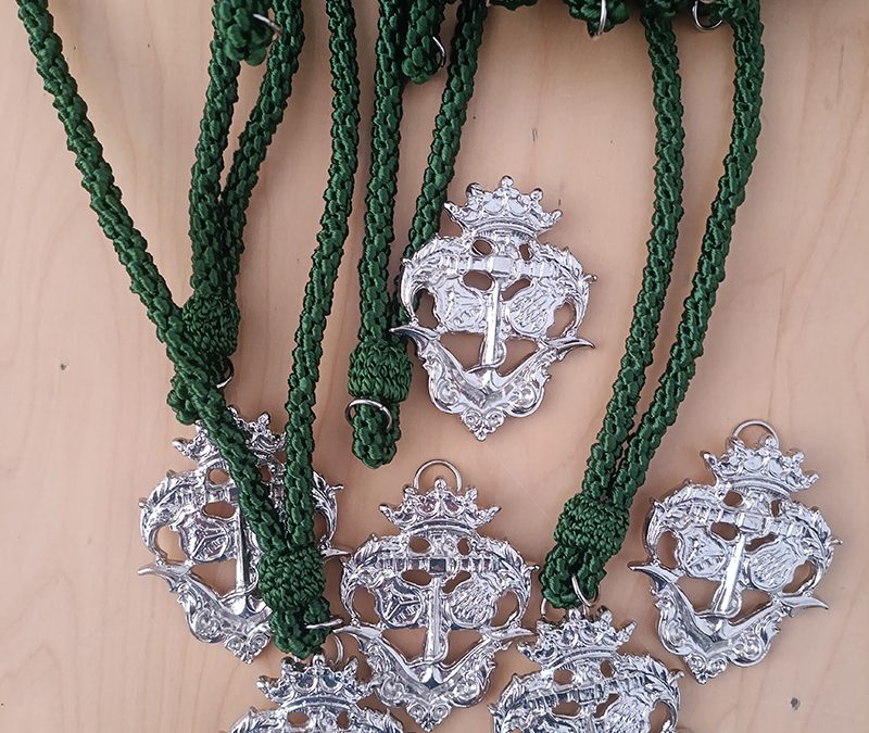 50 medallas de hermandad para la Cofradía de la Esperanza de Puente Genil